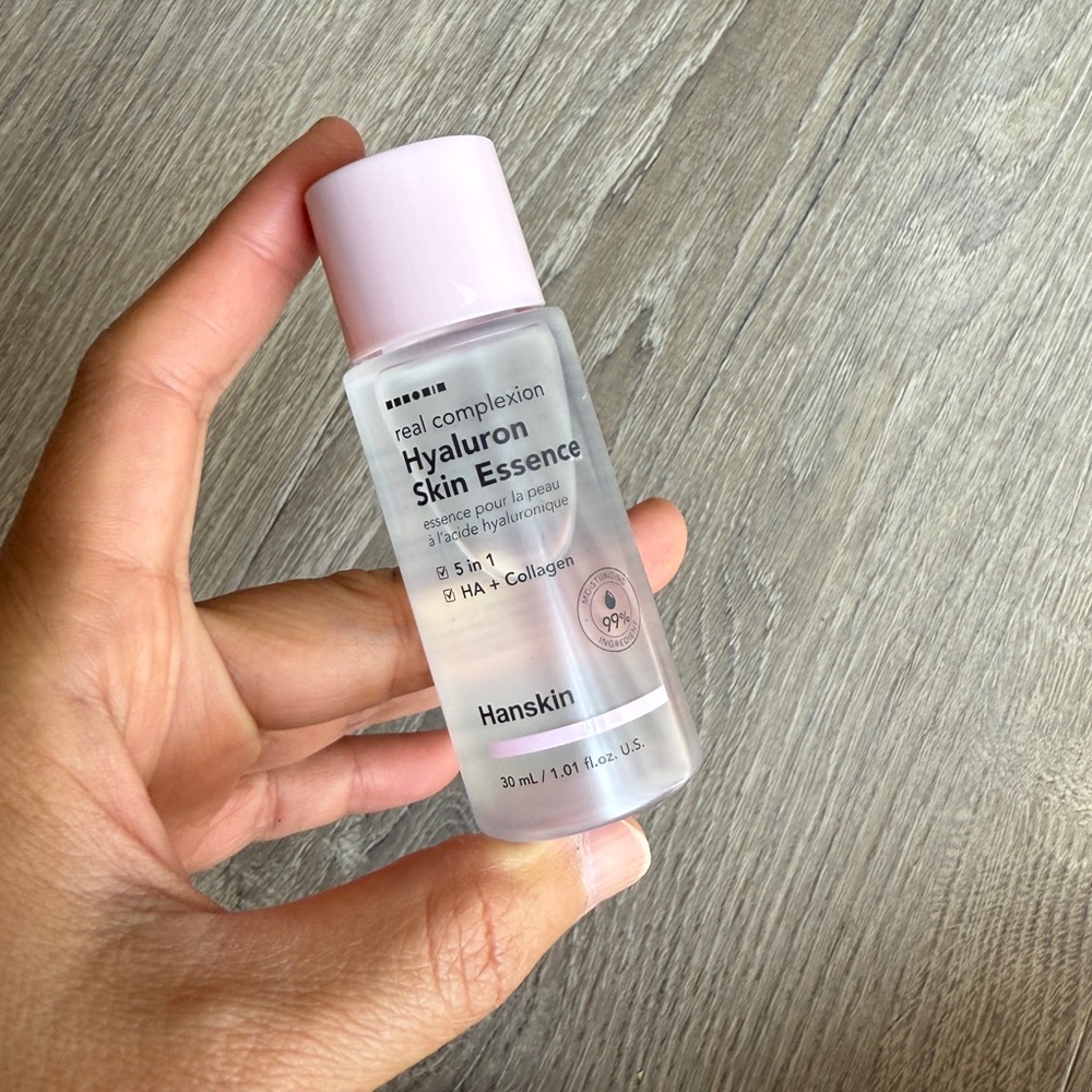 Hanskin Hyaluron Skin Essence - travel size 30ML